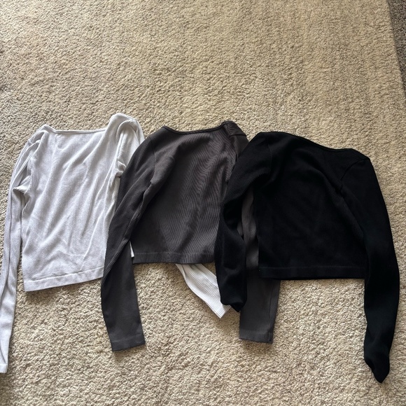 Bundle of 3 neutral long sleeve ribbed crop tops—perfect everyday basics! - Picture 5 of 5